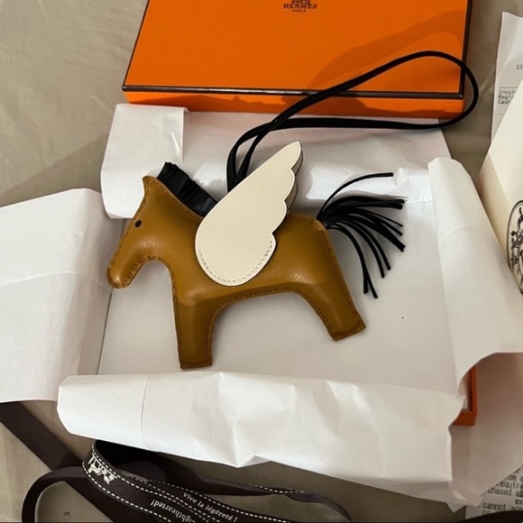 Hermes Handbags - NEW in box. MM Size Hermes Rodeo Pegasus in Sesame/Noir/Nata